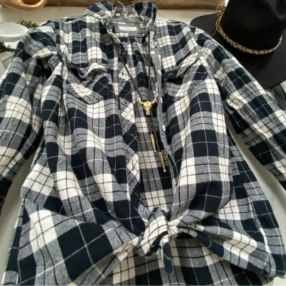 Western plaid flannel shirt w cabin cottage core resort country vibe - Picture 2 of 14